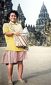 'Saleswoman in Prambanan Archaeological Park' by Asienreisender